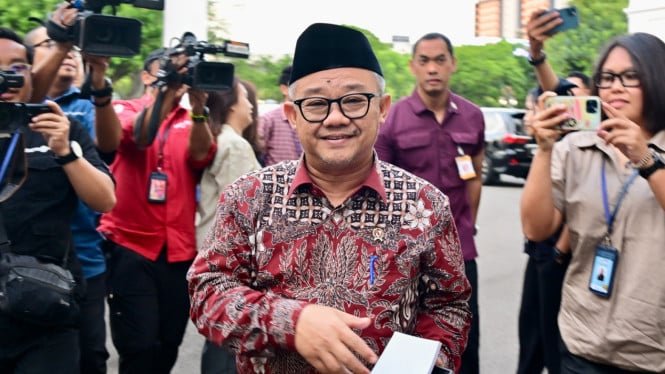 Abdul Mu’ti dice que se agregó el presupuesto de educación de Prabowo para 2026, pero no se redujo el MBG