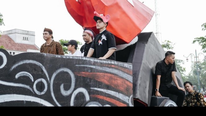Al organizar el carnaval cultural en Tegal, Kaesang dice que la PSI da vida a las mipymes y a los artistas