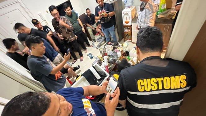 Aduanas e Impuestos Especiales-Polri allanaron un laboratorio de metanfetamina en el norte de Yakarta y confiscaron 13 kg de drogas