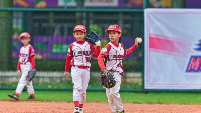 El equipo de béisbol de Indonesia Lorenz ingresa al escenario de Asia-Pacífico