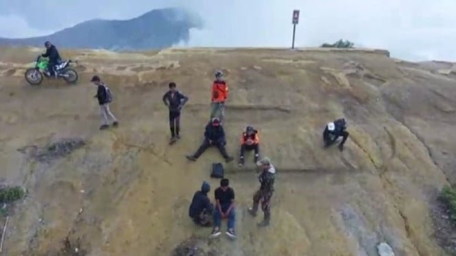 Encuentran sano y salvo al escalador desaparecido en el cráter Ijen