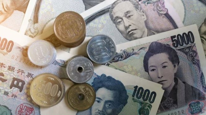 El yen japonés cae a su nivel más bajo en 53 años