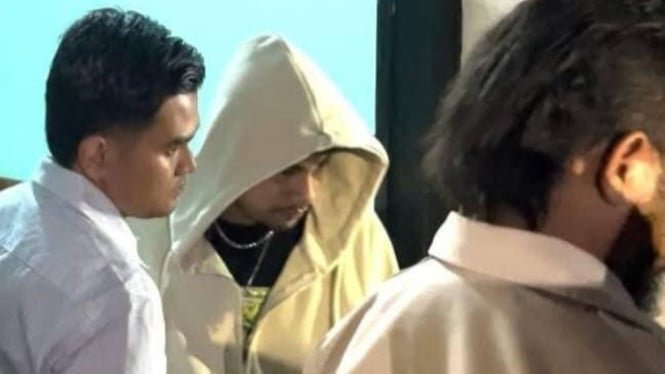 Colega de Piche City fugitivo de Indonesian Idol por violación de estudiante de secundaria arrestado en el extranjero