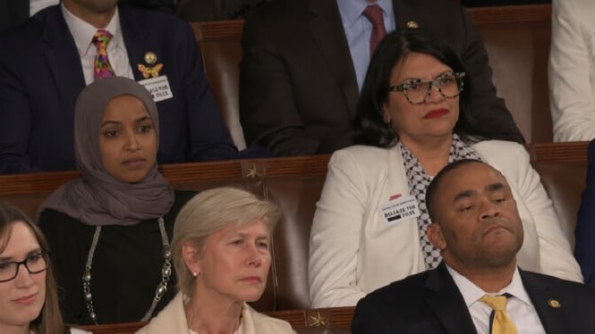 Trump llama enfermos mentales a dos congresistas musulmanes y exige su expulsión