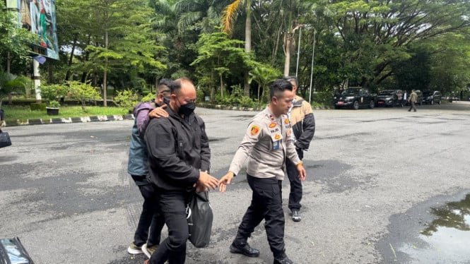 ¡El narcotraficante Ko Erwin enfrentado al AKP Maulangi! Revelando el flujo de sobornos a AKBP Didik