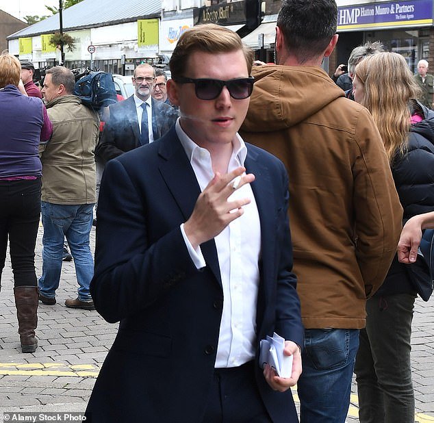 Asesor principal de Reform UK, que fue encarcelado por ofrecer consejos sobre lavado de dinero en la web oscura, escribe un libro de “procedimientos”… sobre lavado de dinero