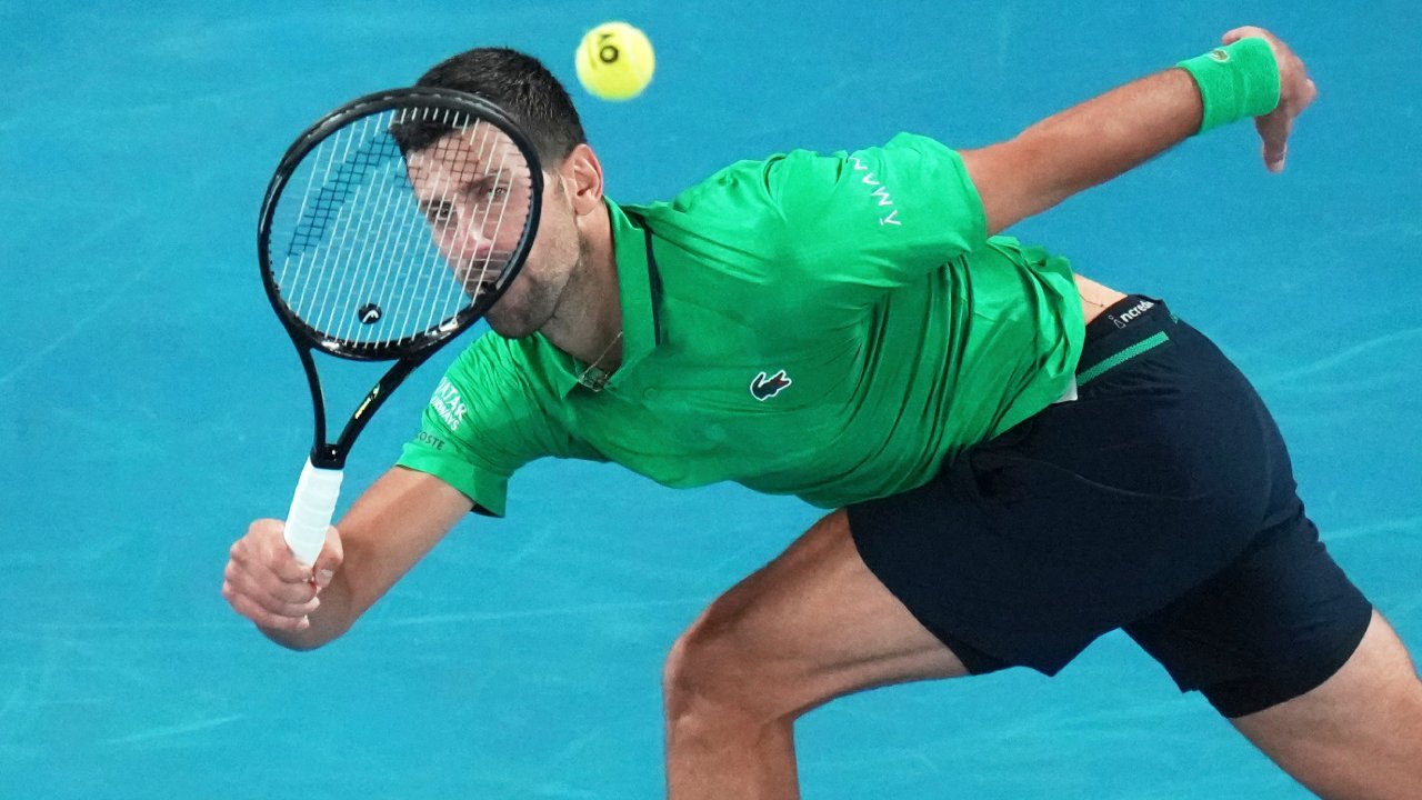 Djokovic se pierde su título número 25 mientras Alcaraz triunfa en Australia