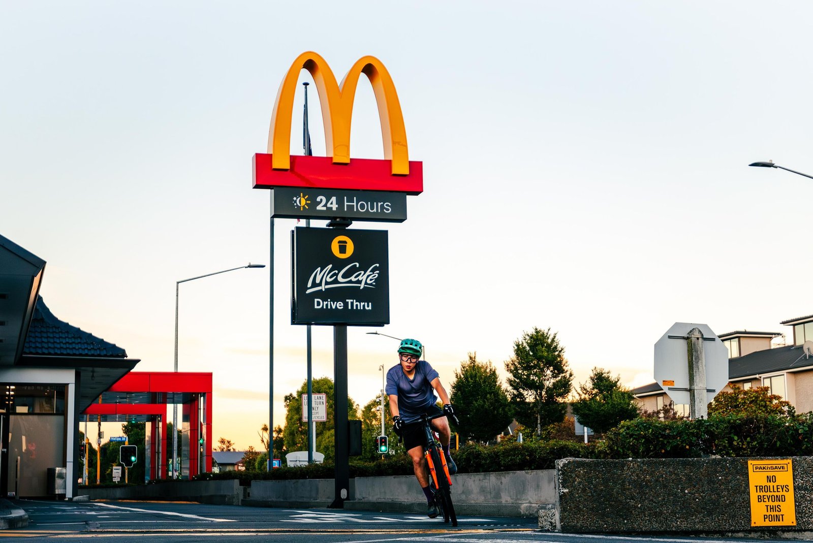 Conduce 500 km alrededor de un autoservicio de McDonald’s