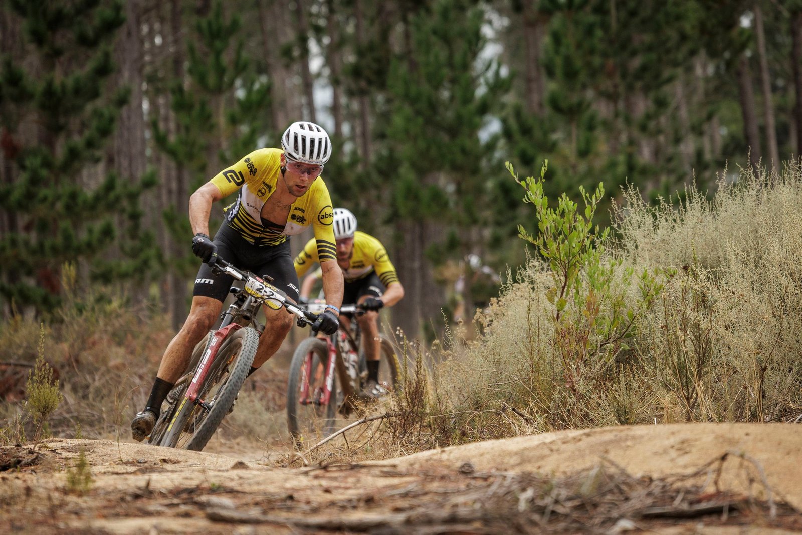 UCI Gravel World Series: Hayley Preen ataca Uitkyk Pass para conseguir la victoria en The Cedar mientras Filippo Colombo consigue su primera victoria sobre grava