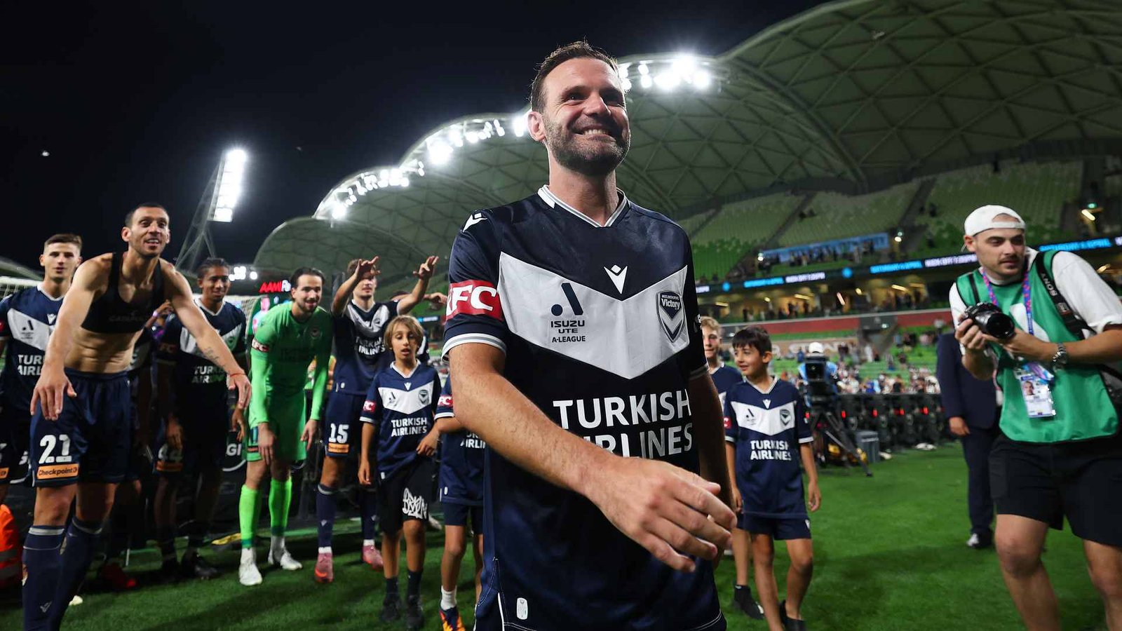 Juan Mata se roba el show en el derbi de Melbourne