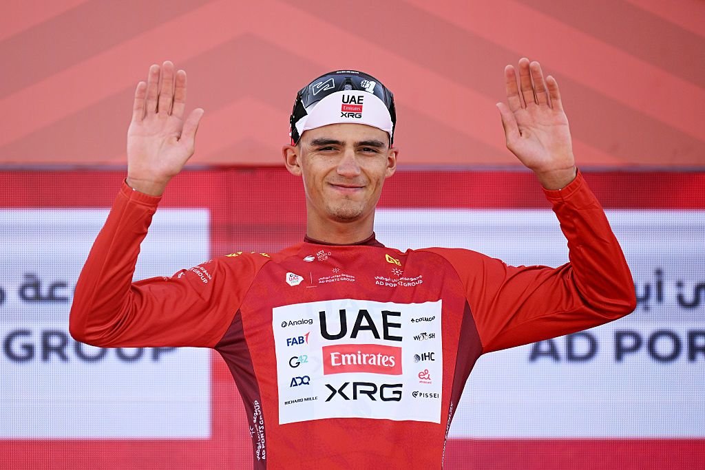“Super rendimiento y superpotencia” – Isaac del Toro logra lo que Tadej Pogačar no pudo en el sprint cuesta arriba del UAE Tour