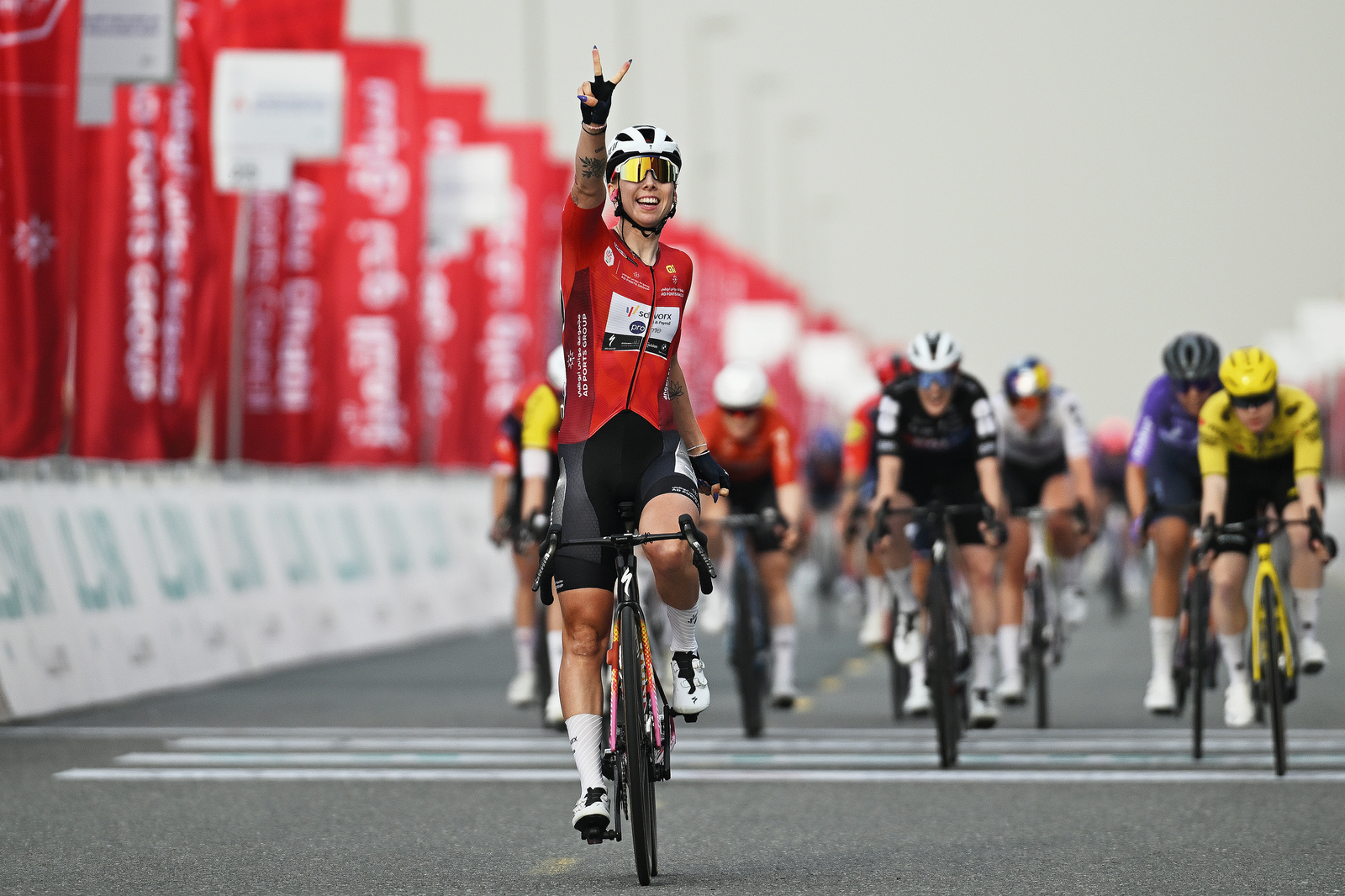 UAE Tour Women: Lorena Wiebes obtiene victorias consecutivas después del caótico sprint final de la etapa 2