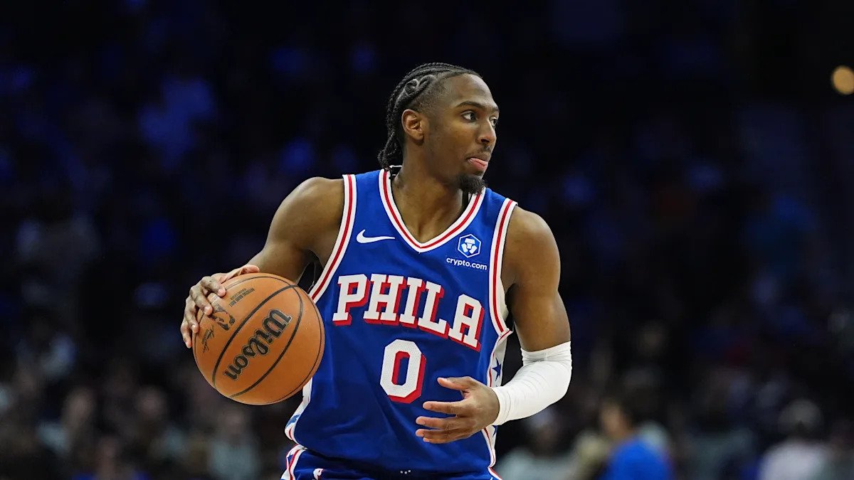 Tyrese Maxey de los 76ers supera a Allen Iverson como líder de la franquicia en triples