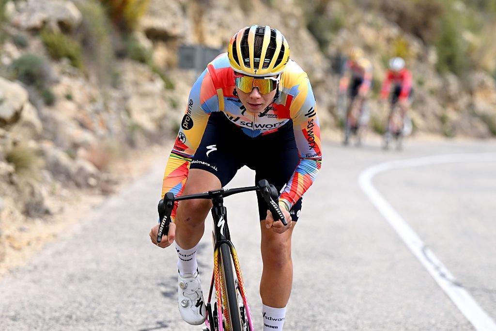 “Tengo hambre de volver a correr y hambre de ganar” – Lotte Kopecky se despide de la dirección del Tour de Francia y devuelve la energía “comodín” a las clásicas de primavera