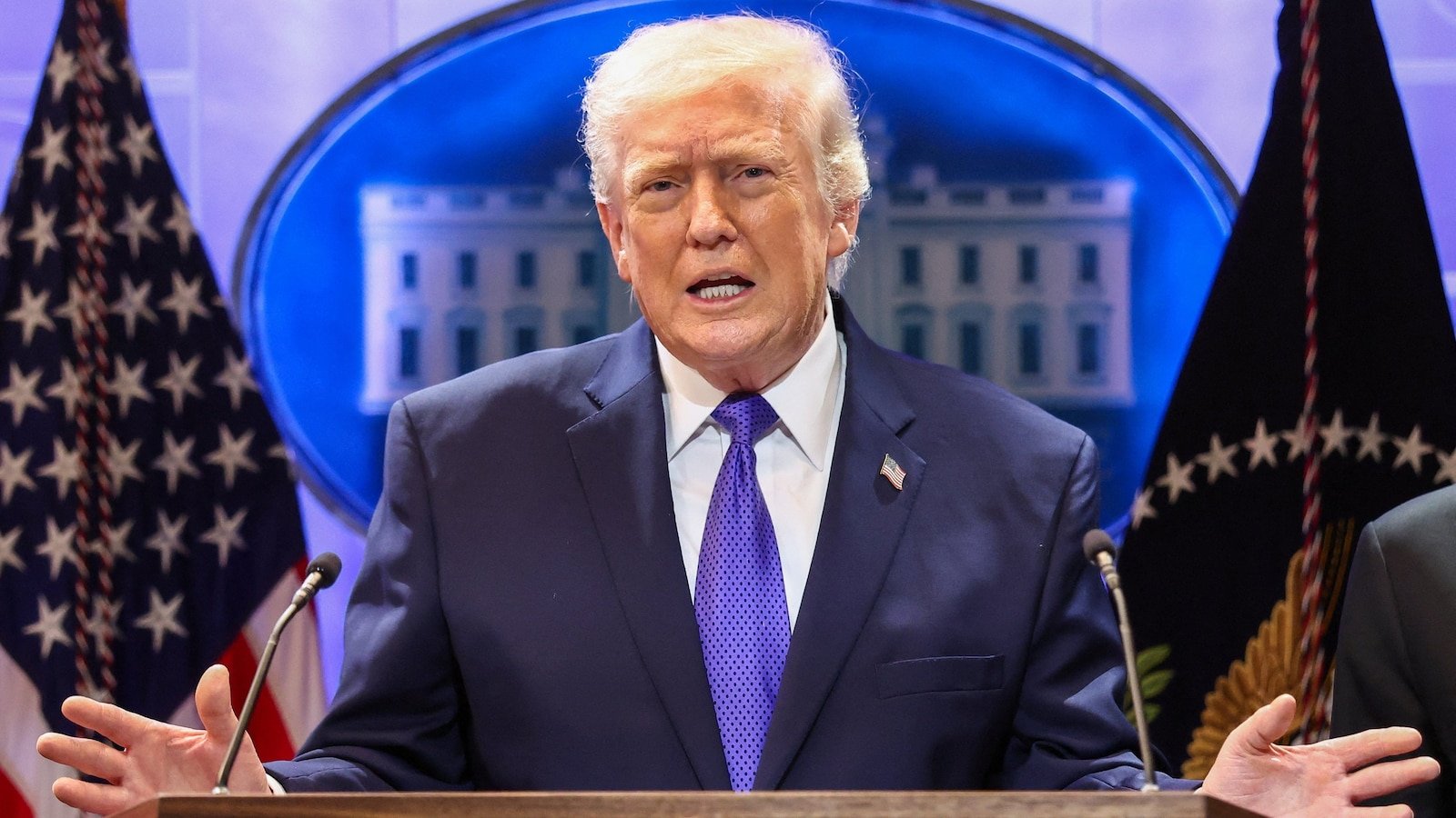 Trump dice que firmó una orden para un nuevo arancel global del 10% después de un fallo “profundamente decepcionante” de la Corte Suprema