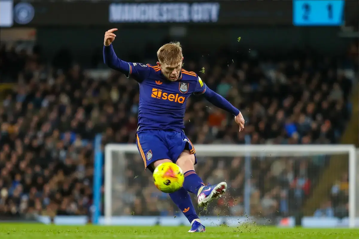 Lewis Hall habla tras marcar un extraño hat-trick