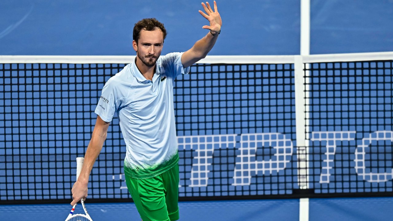 Medvedev gana el título en Dubai tras superar al lesionado Griekspoor