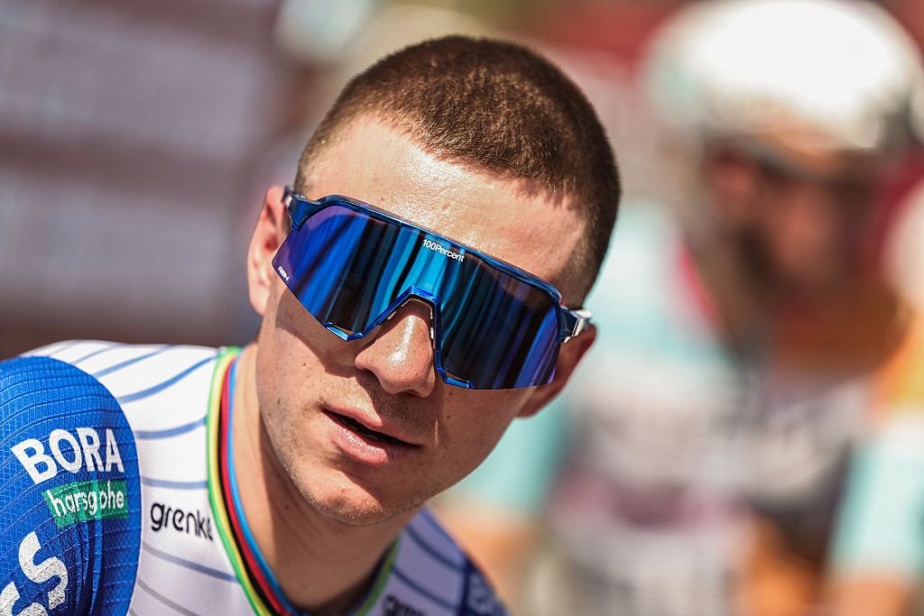 “Impetuoso, demasiado confiado y tácticamente imprudente”: Remco Evenepoel lamenta la agresión temprana durante el ascenso del Tour de los Emiratos Árabes Unidos y el tiempo perdido