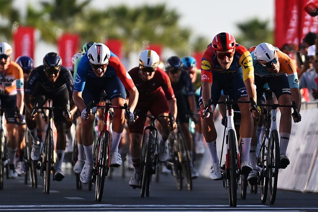 “Hemos estado soñando con este momento desde que éramos muy pequeños” – El ciclismo tiene su propio Derby de Milán mientras los hermanos Jonathan y Matteo comparten el podio de velocidad del UAE Tour