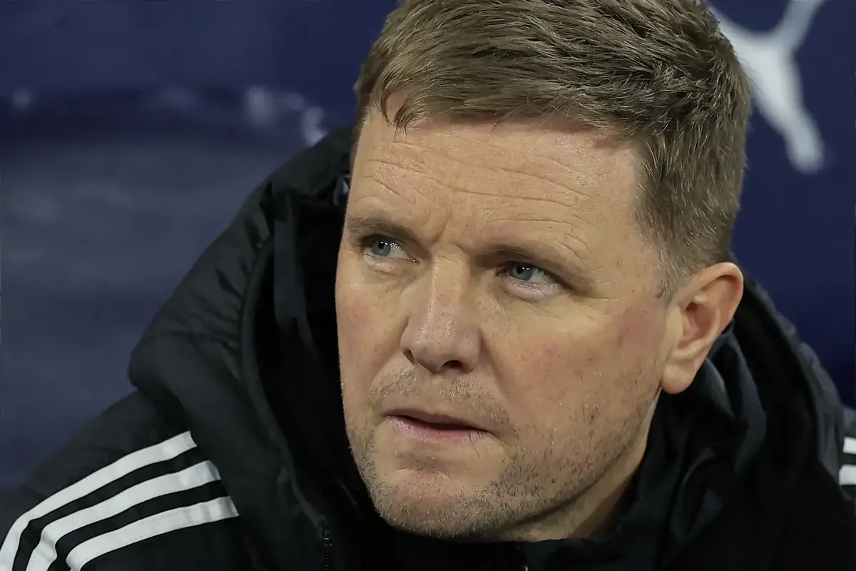 El número de acrobacias aéreas es más delicado que el de Blondin cruzando las Cataratas del Niágara