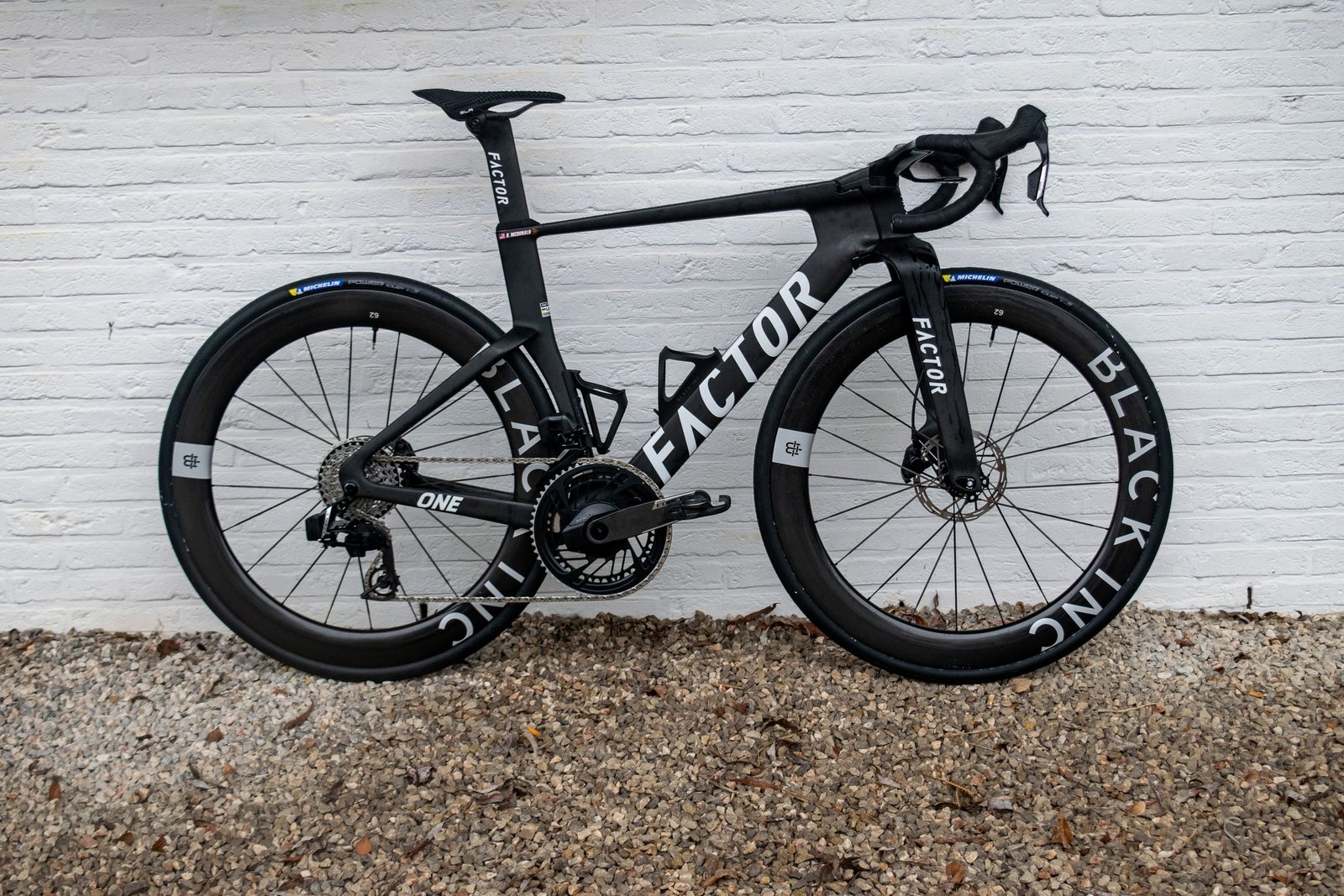 Bike Check: las dos bicicletas de carrera Factor de Modern Adventure Pro Cycling para el fin de semana inaugural