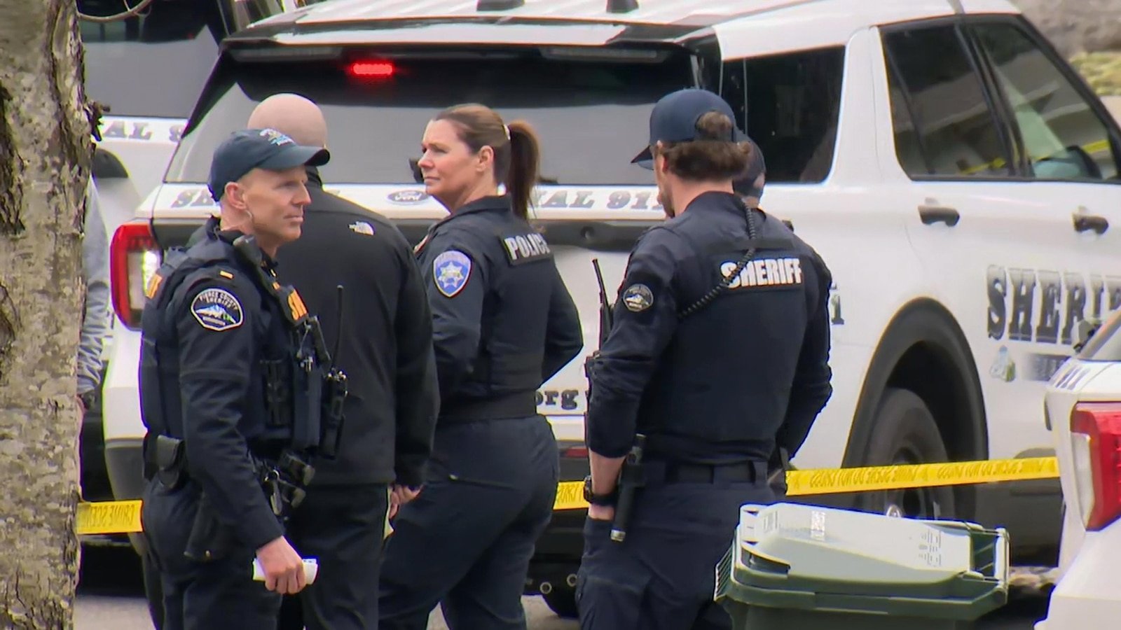 Cuatro personas muertas tras ser apuñaladas frente a una residencia del estado de Washington, el sospechoso también murió: autoridades