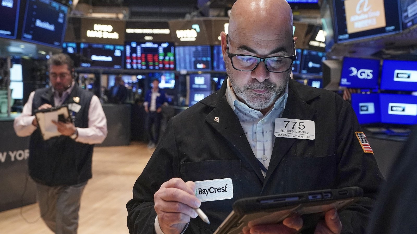 Las acciones asiáticas cotizan al alza antes de las vacaciones del Año Nuevo Lunar y los precios del oro caen