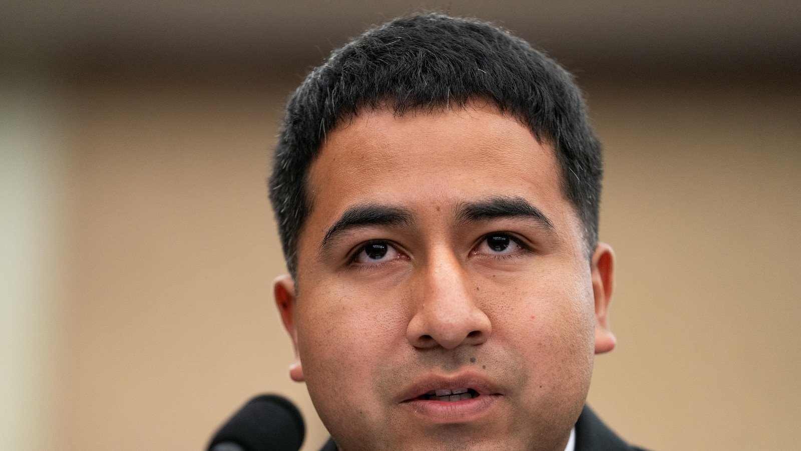 Juez desestima caso de deportación de California para padre mexicano de tres marines estadounidenses