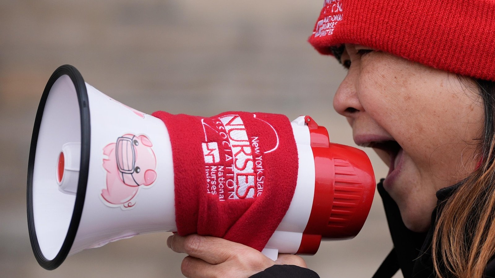 Las enfermeras y el sistema hospitalario de Nueva York llegan a un acuerdo tentativo para poner fin a la huelga de enfermeras más grande de la ciudad