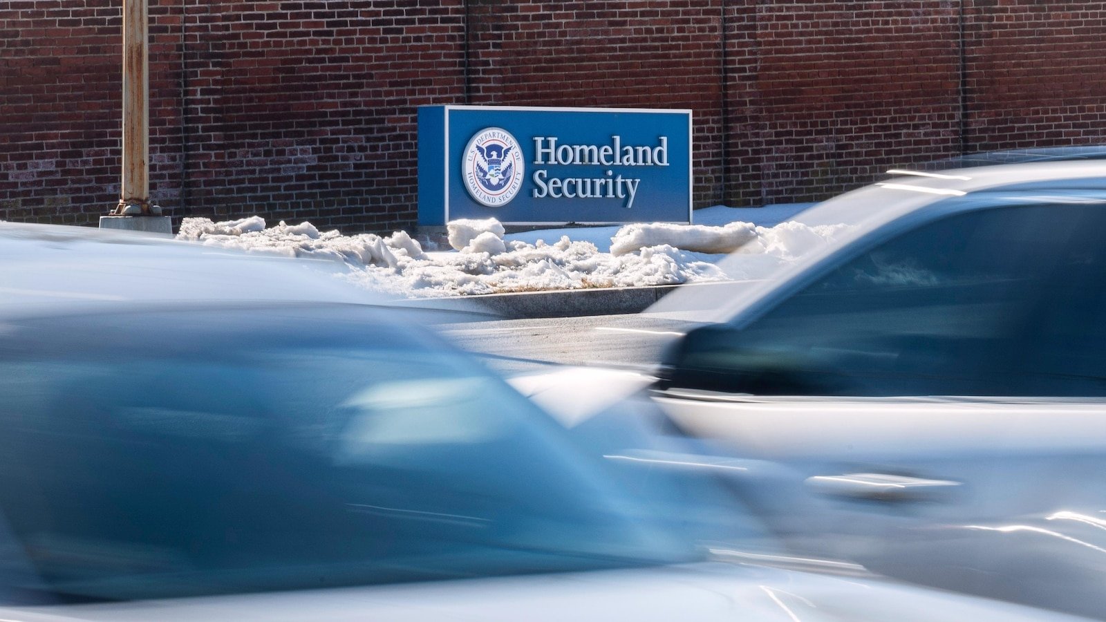 No hay un camino claro para poner fin al cierre parcial del gobierno mientras los legisladores opinan sobre la supervisión del DHS