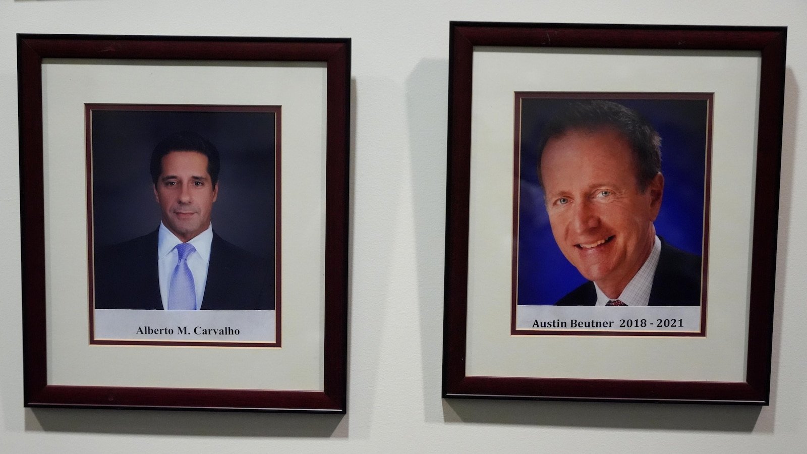 Director de escuela de Los Ángeles suspendido con goce de sueldo durante investigación federal