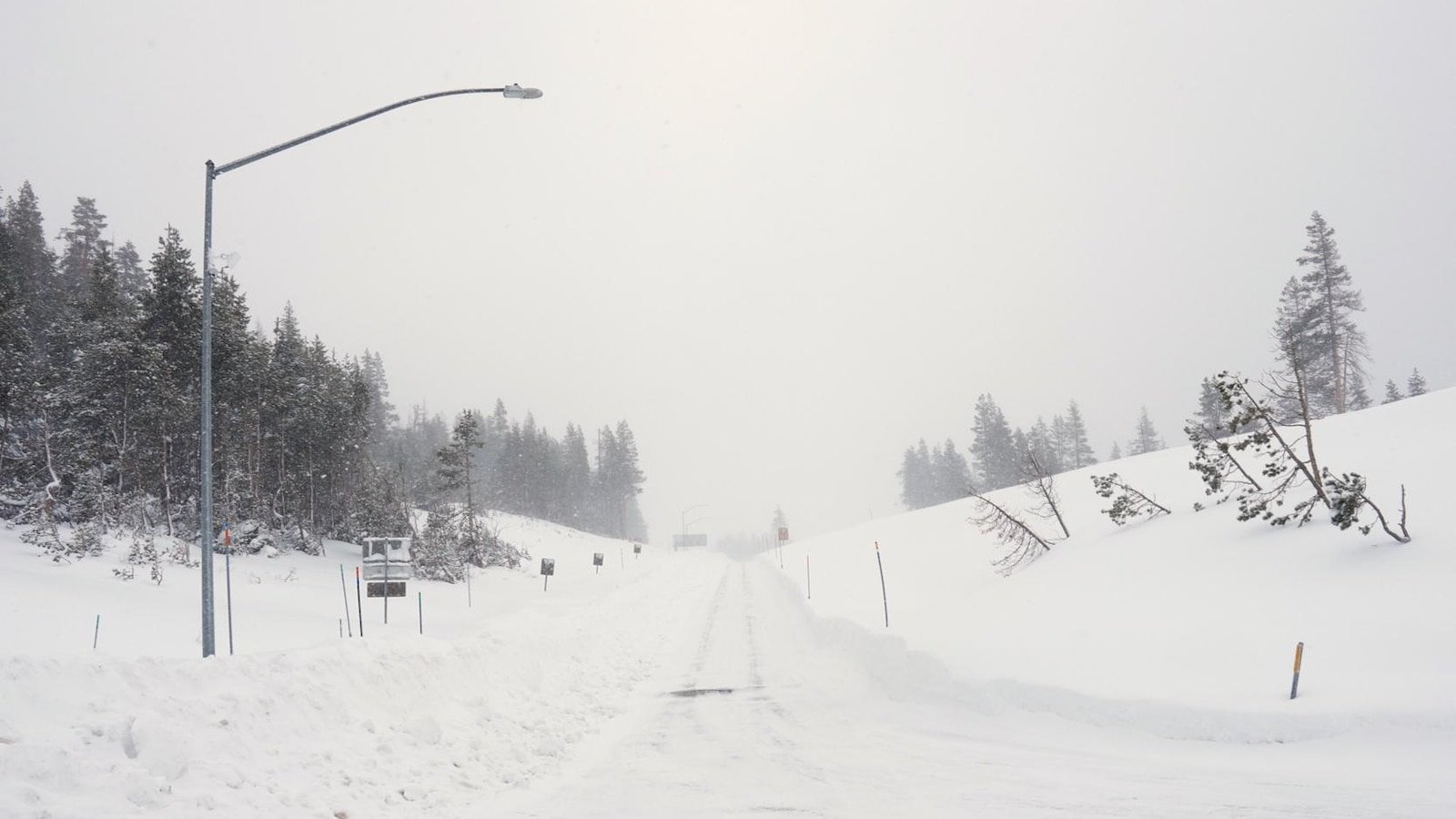La nieve seca ayudó a preparar el escenario para una avalancha mortal en California, lo que provocó condiciones inestables