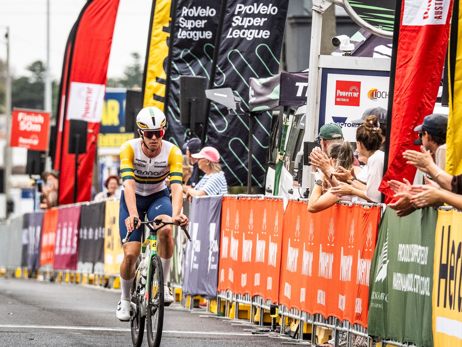 ‘Es una mierda estar tan cerca’: los favoritos se pierden el Melbourne v Warrnambool mientras el ganador sorprendido obtiene la ansiada victoria