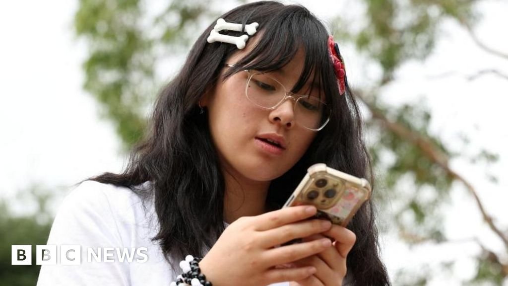 Las empresas de redes sociales deben hacer cumplir mejor la prohibición de menores de 16 años en Australia, dice el organismo de control