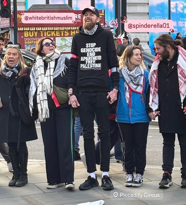 El activista pro palestino que acosó a Matt Lucas en la estación de metro “es la fantasía de Walter Mitty, quien se puso el nombre de Jason Bourne y se convirtió al Islam en la parte trasera de un taxi”.