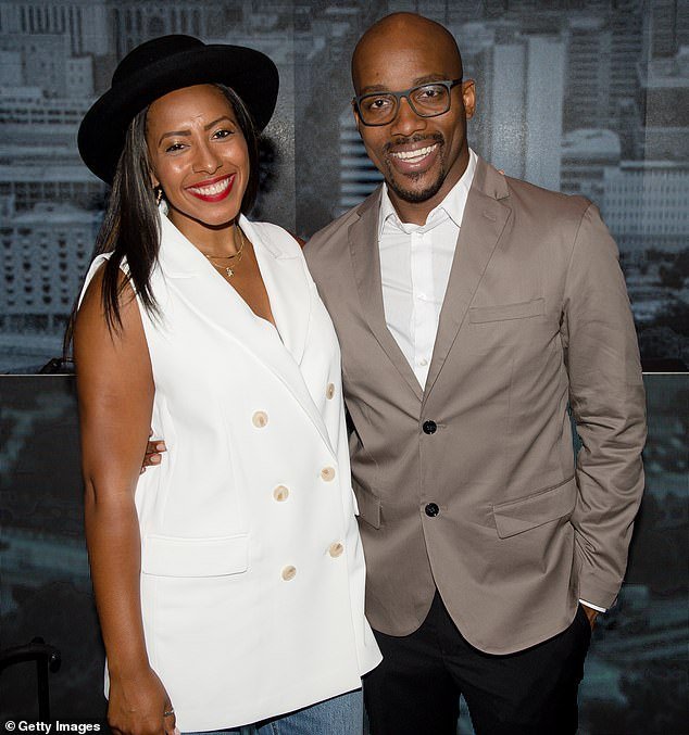 Pastor famoso golpeado por afirmaciones impías sobre una doble vida secreta de desviación sexual y citas transgénero: su ex esposa habla