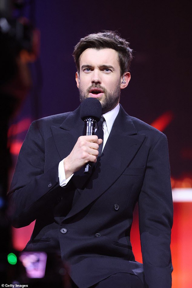 El presentador de los BRIT, Jack Whitehall, es criticado por “golpear a Manchester” mientras los espectadores se cansan de su “doloroso truco de chico elegante” y ruegan por un cambio de presentador el próximo año.