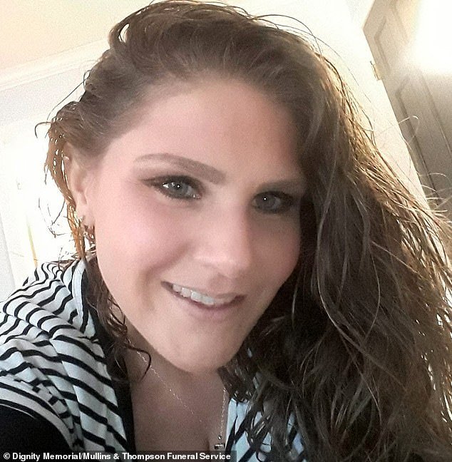 Un inmigrante ilegal que llevaba un gorro rojo de invierno y que apuñaló brutalmente a una mujer mientras se bajaba de un autobús en Virginia ya había realizado TREINTA arrestos… pero siempre los fiscales despiertos lo dejaron salir de la cárcel.