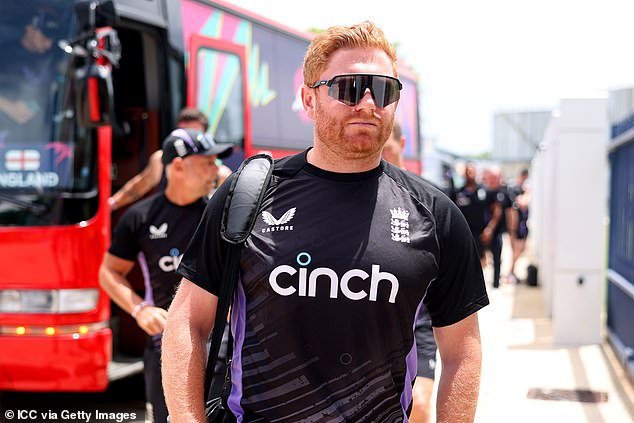 El entrenador de Inglaterra, Jonny Bairstow, pide ayuda mientras el equipo de críquet parece varado en Dubai debido a la crisis de Oriente Medio