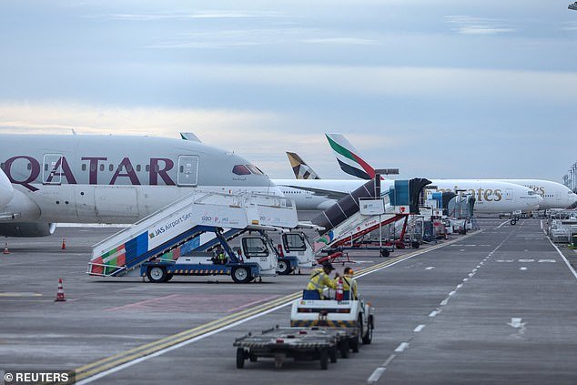 Los australianos advirtieron que NO cancelaran vuelos a Medio Oriente a pesar del caos en los viajes a medida que se expande el conflicto con Irán