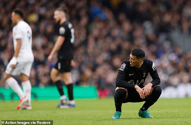 Los temores de descenso crecen para el Tottenham a medida que el desafortunado equipo de Igor Tudor cae hacia una cuarta derrota consecutiva en Fulham, y por qué están empezando a parecer un barco que se hunde, escribe MATT BARLOW