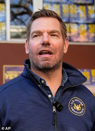 La amarga guerra de palabras entre Dave Portnoy y Eric Swalwell se intensifica cuando el fundador de Barstool lanza un brutal truco de espionaje chino