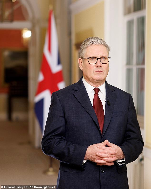 El Reino Unido elabora un plan de rescate para los británicos atrapados en los estados del Golfo: el primer ministro autoriza a Estados Unidos a utilizar bases del Reino Unido para lanzar ataques contra Irán mientras los ministros se preparan para una evacuación masiva a través de Arabia Saudita