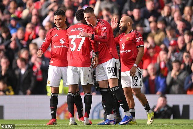 Gary Neville nombra equipo ‘vulnerable’ que se perderá la Liga de Campeones en una lucha gigante por los cinco primeros de la Premier League