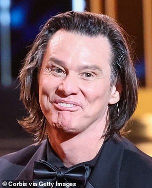 Jim Carrey rompe su silencio después de que su apariencia ‘irreconocible’ genera teorías descabelladas de que fue ‘clonado’, a medida que surgen más detalles de su paso por César