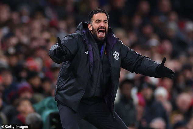 El equipo de Rubén Amorim rompe el silencio sobre el despido del Man United, mientras su asistente acusa a los jugadores de “no implementar sus ideas”