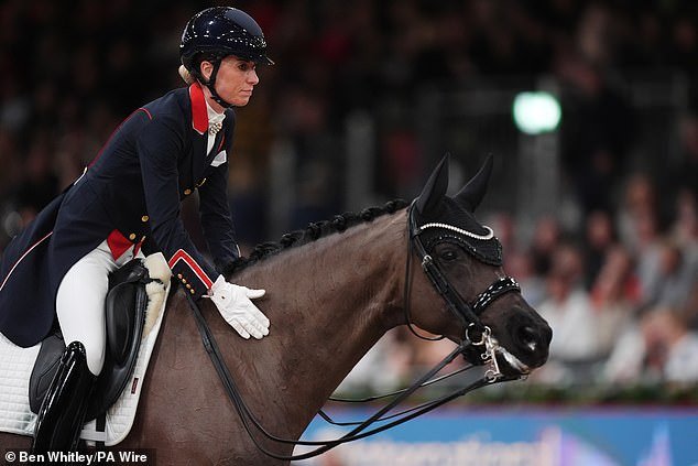 Charlotte Dujardin se ve envuelta en una nueva controversia sobre el trato dado a los caballos, menos de un año después de regresar de la prohibición tras el escándalo de los azotes.
