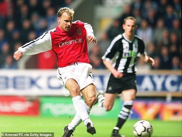 Nadie puede decirme que el Arsenal juega buen fútbol. El club anteriormente formado por Dennis Bergkamp and Co ahora tiene a Declan Rice desempeñando el papel de Jonny Wilkinson para sus scrums de esquina, escribe DOMINIC KING.