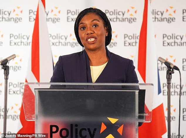 Kemi declara la guerra al ‘reclutamiento despierto’ y promete acabar con el reclutamiento por diversidad