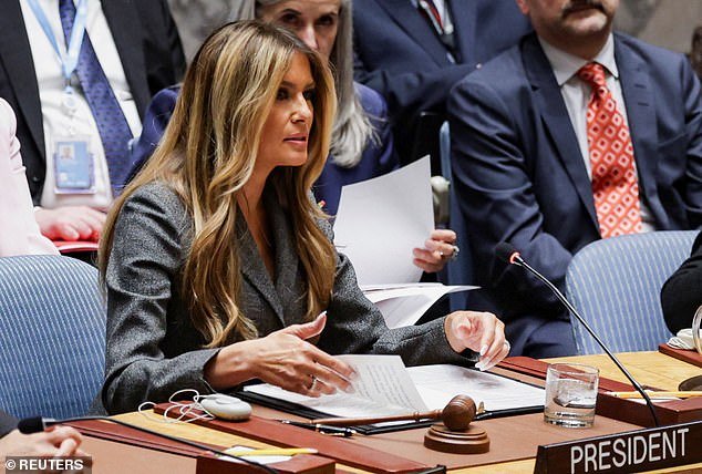 Melania Trump rompe el silencio sobre Irán con un sentido mensaje a los héroes “valientes” muertos en combate
